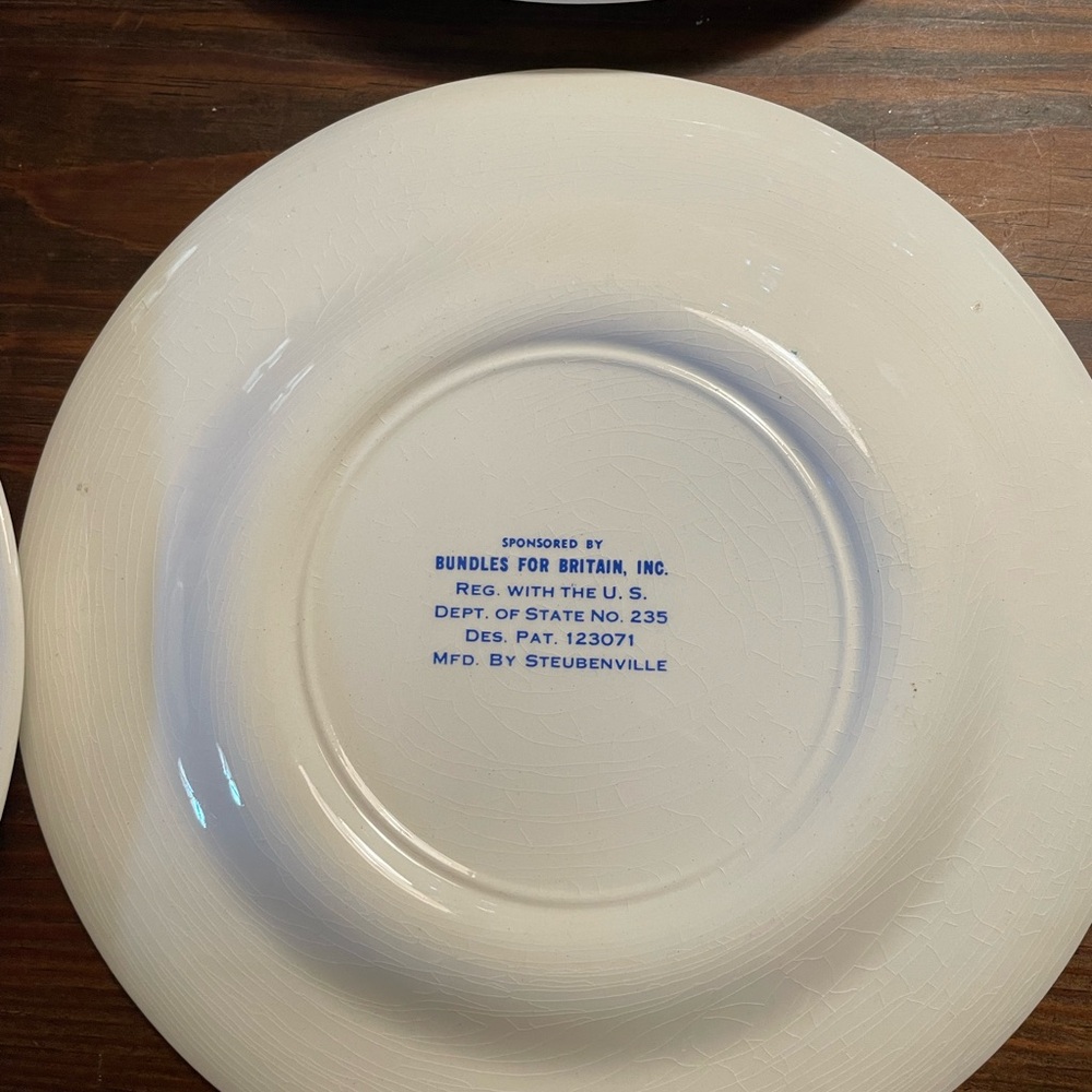 4 vintage plates Dieu ET Mon Droit Crest - approximately 9”